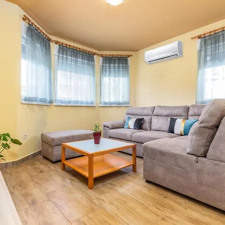 Monte Apartment *