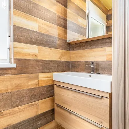 アパート Monte プーラ