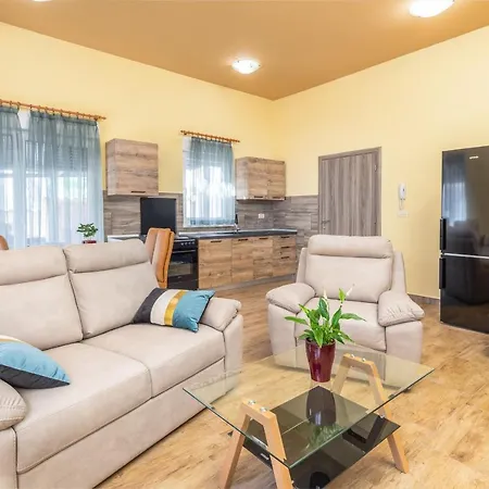 Monte アパート プーラ